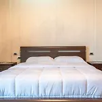 Center With Balcony View, 2br, Sleeps 5 شقة شكودر