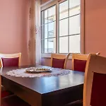 Center With Balcony View, 2br, Sleeps 5 * Shkodër
