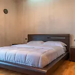 Center With Balcony View, 2br, Sleeps 5 شكودر