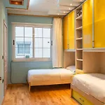 Center With Balcony View, 2br, Sleeps 5