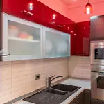 Center With Balcony View, 2br, Sleeps 5 شقة *
