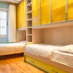 Center With Balcony View, 2br, Sleeps 5