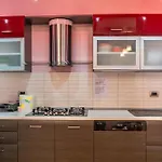 شقة Center With Balcony View, 2br, Sleeps 5 *