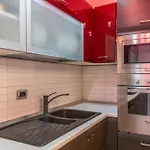 Center With Balcony View, 2br, Sleeps 5 Apartmán Shkodër