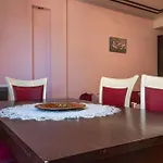 Center With Balcony View, 2br, Sleeps 5 * Shkodër