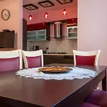 Apartmán Center With Balcony View, 2br, Sleeps 5