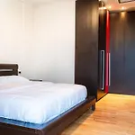 Apartment Center With Balcony View, 2br, Sleeps 5 *