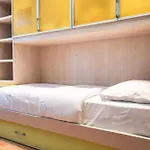 Apartment Center With Balcony View, 2br, Sleeps 5 *