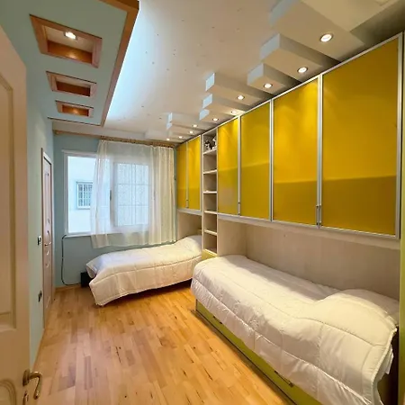 1 Min To Center With Panoramic View *