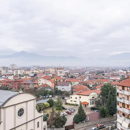 Center With Balcony View, 2br, Sleeps 5 Shkodër