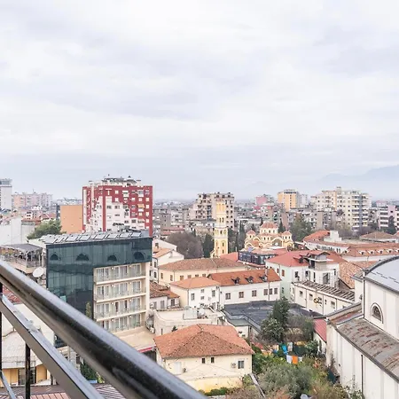 Center With Balcony View, 2br, Sleeps 5 Apartmán Shkodër