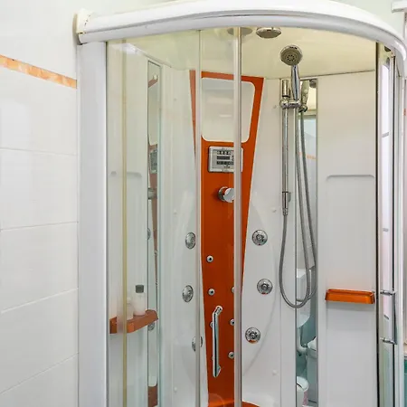 1 Min To Center, Spacious Family With Amazing View Shkodra