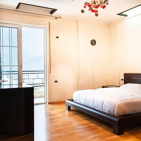 Apartment Center With Balcony View, 2br, Sleeps 5 *