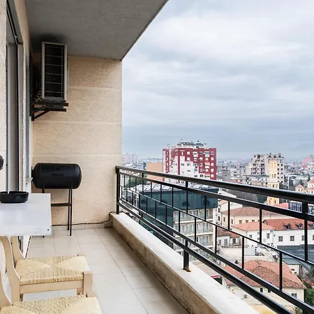 Apartment Center With Balcony View, 2br, Sleeps 5