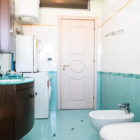 Appartamento Center With Balcony View, 2br, Sleeps 5 *