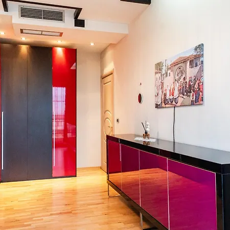 Apartmán Center With Balcony View, 2br, Sleeps 5 Shkodër