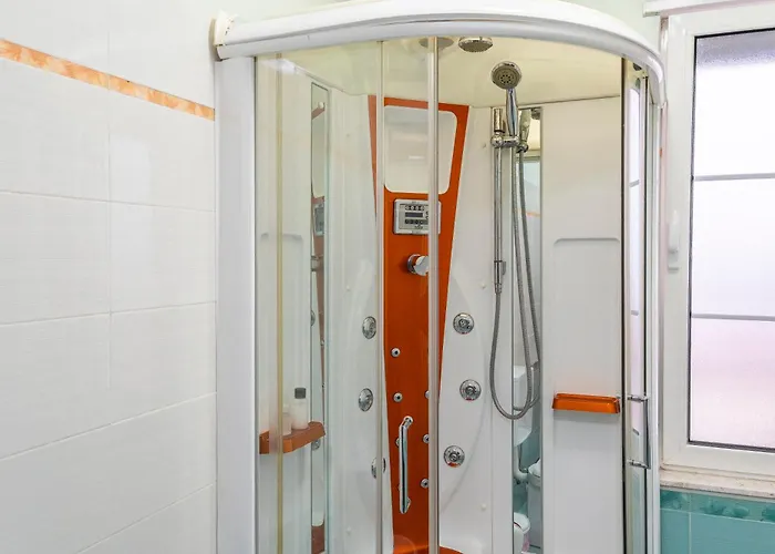 1 Min To Center, Spacious Family With Amazing View Shkodra