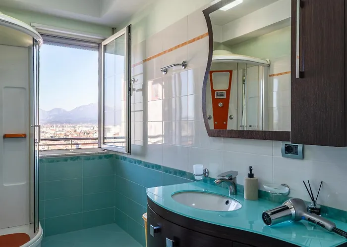 1 Min To Center, Spacious Family With Amazing View Apartment