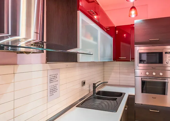 Apartment 1 Min To Center, Spacious Family With Amazing View Shkodra