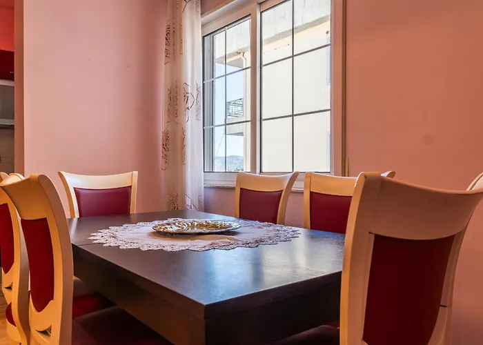 1 Min To Center, Spacious Family With Amazing View * Shkodra