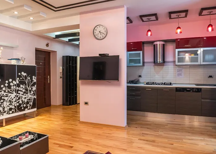 1 Min To Center, Spacious Family With Amazing View * Shkodra
