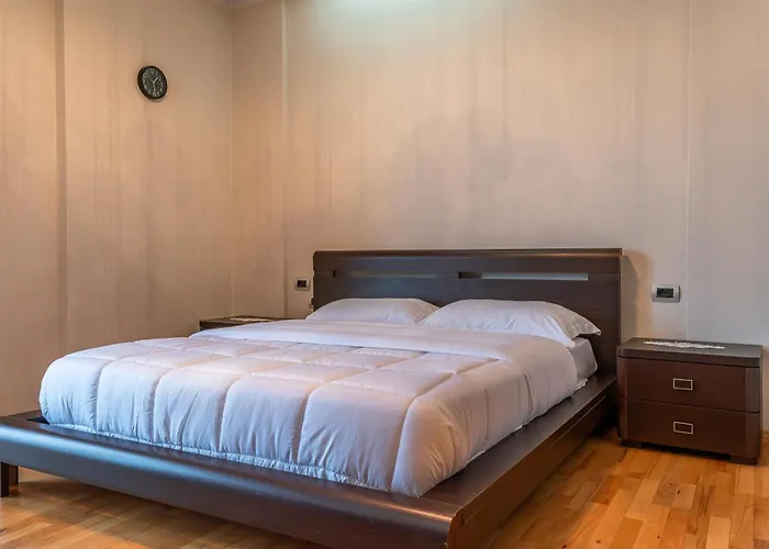 1 Min To Center, Spacious Family With Amazing View Shkodra