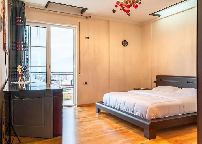 Apartment 1 Min To Center, Spacious Family With Amazing View *