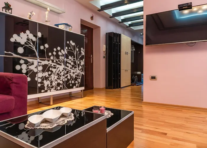 1 Min To Center, Spacious Family With Amazing View Apartment