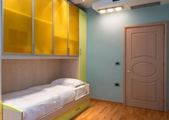 Apartment 1 Min To Center, Spacious Family With Amazing View Shkodra